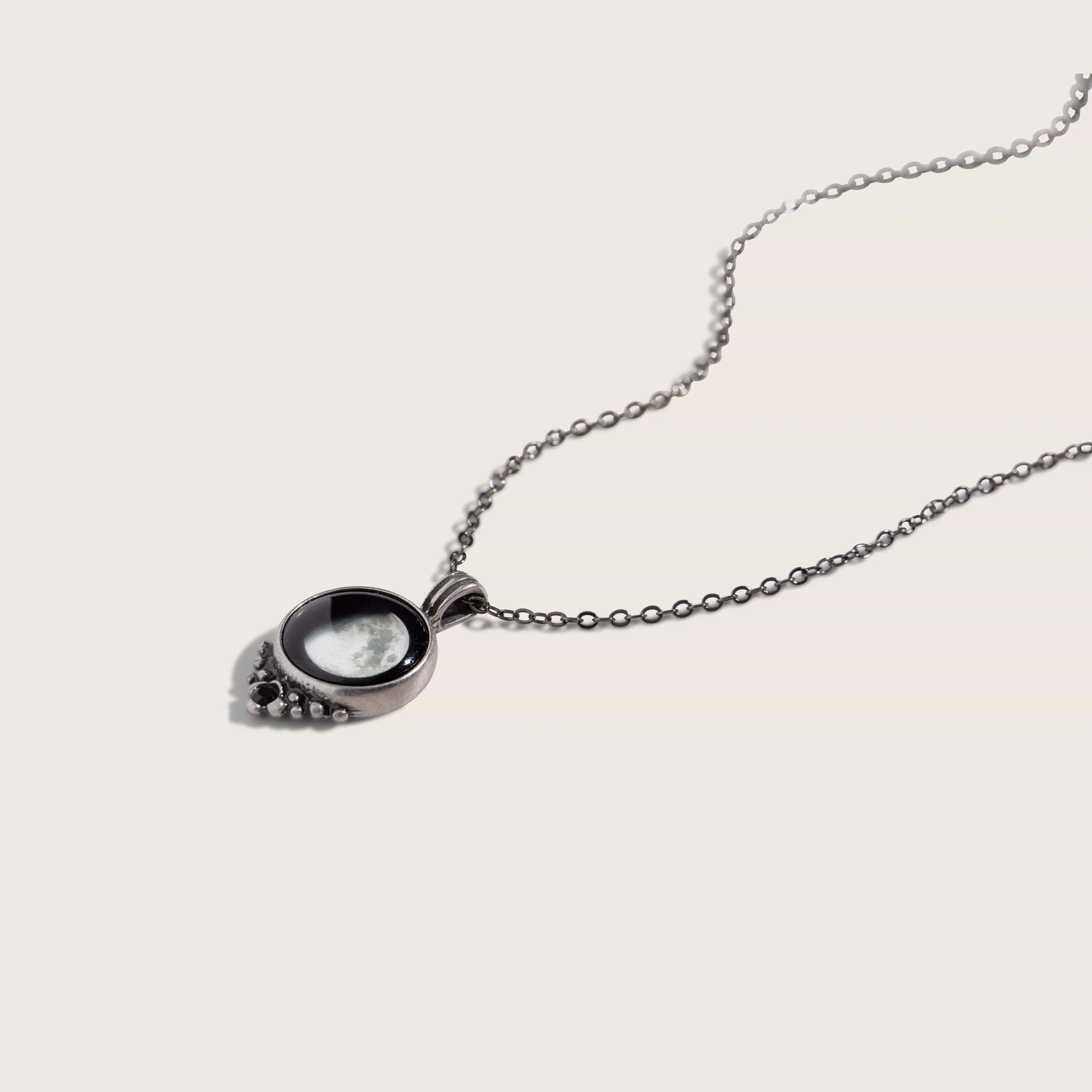 Classic Necklace With Black Crystal